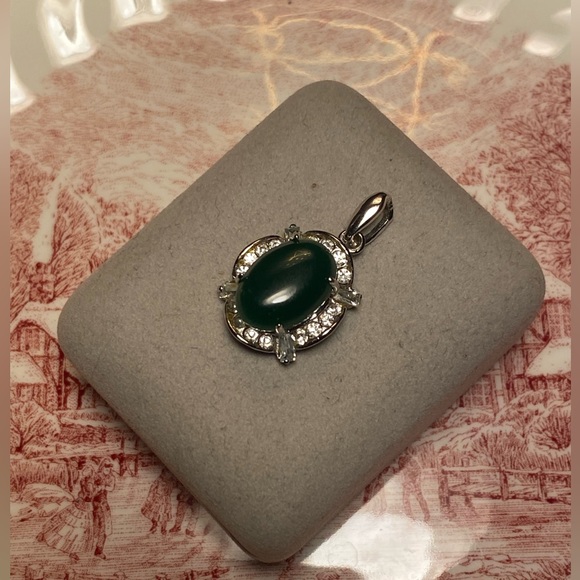 ๐ Vintage Cabochon green jade, cubic zirconia pendant. Stainless steel setting. - Picture 4 of 4